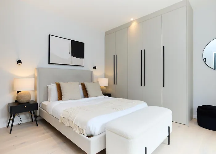 The Brondesbury Quarters - Modern 2Bdr Flat With Balcony & Parking