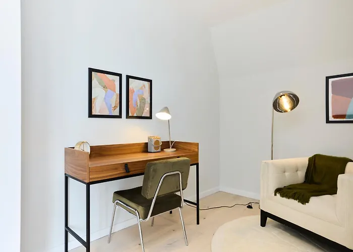 The Brondesbury Hideaway - Stylish 3Bdr Flat With Balcony & Parking